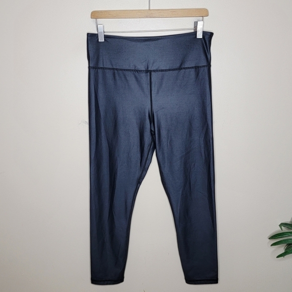 Zyia Active | Shiny Black Cropped Leggings Size 14-16 - Picture 1 of 5